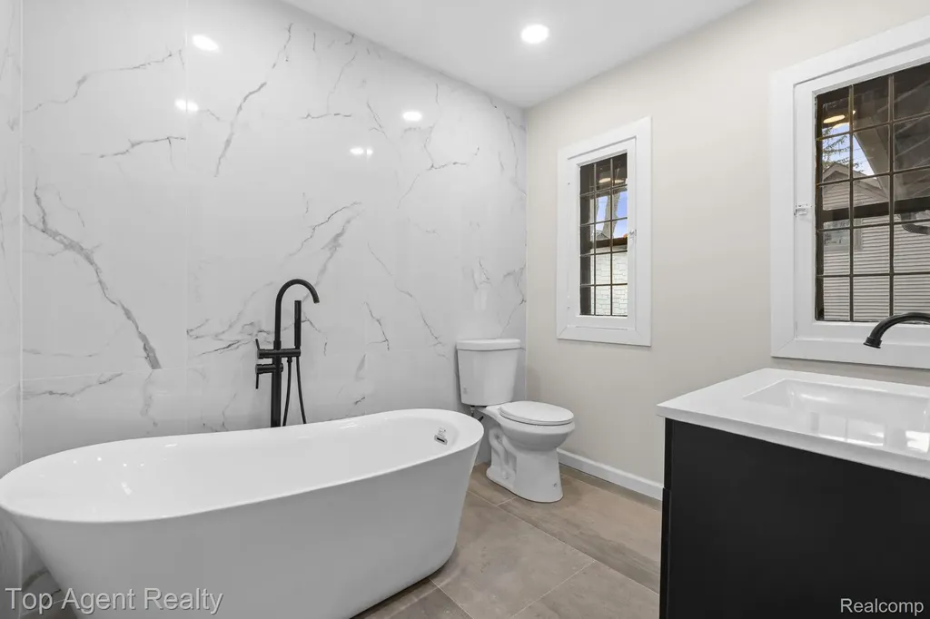 784 Barrington Road Grosse Pointe City MI 48230