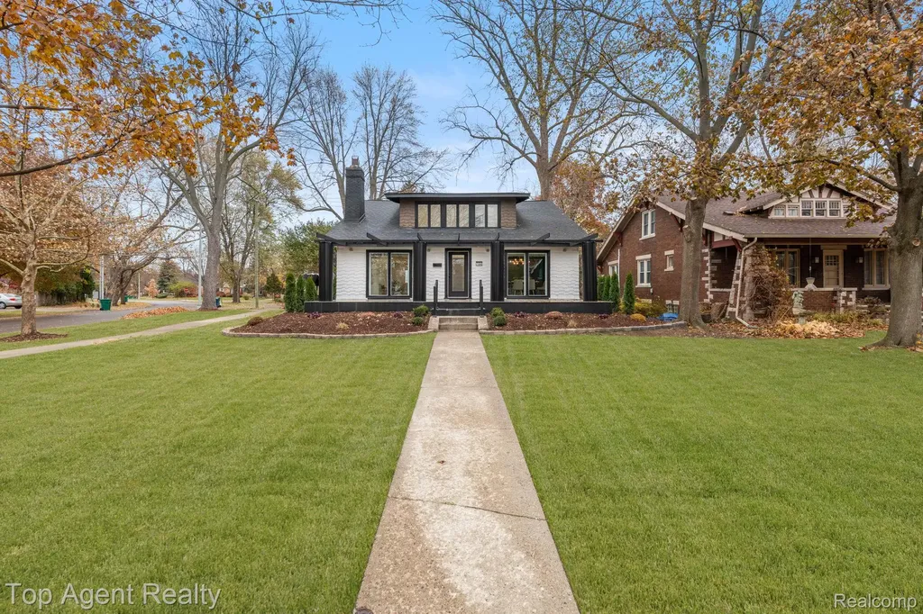 784 Barrington Road Grosse Pointe City MI 48230