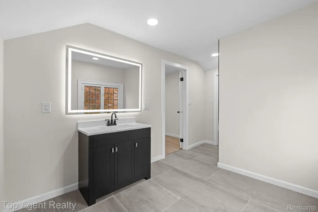 784 Barrington Road Grosse Pointe City MI 48230