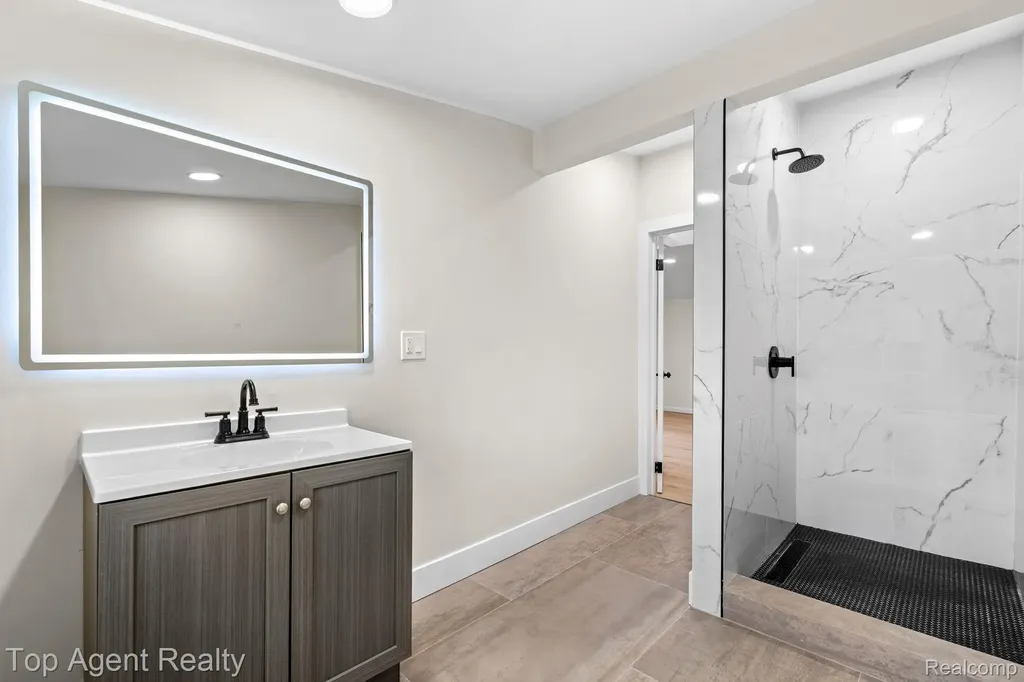 784 Barrington Road Grosse Pointe City MI 48230