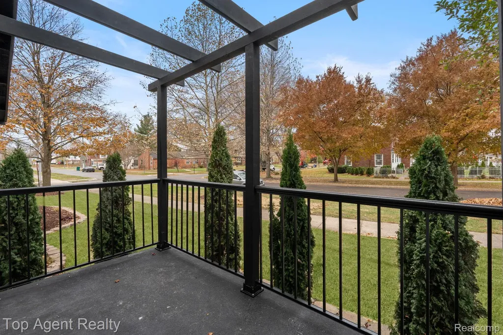 784 Barrington Road Grosse Pointe City MI 48230