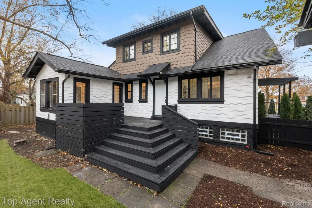 784 Barrington Road Grosse Pointe City MI 48230