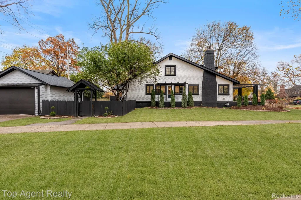784 Barrington Road Grosse Pointe City MI 48230