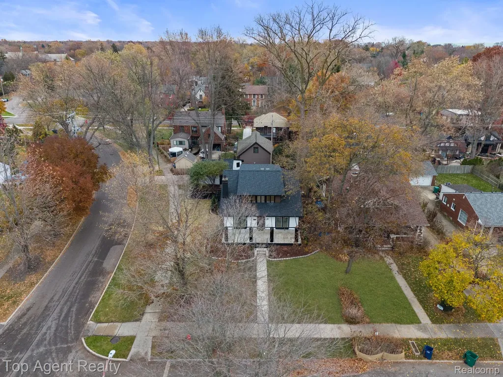 784 Barrington Road Grosse Pointe City MI 48230