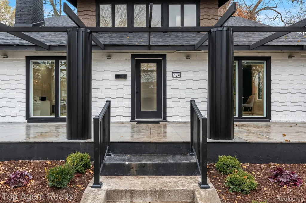 784 Barrington Road Grosse Pointe City MI 48230