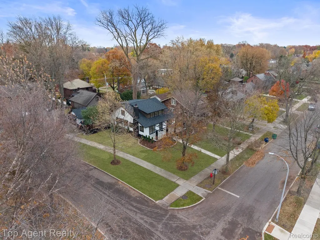 784 Barrington Road Grosse Pointe City MI 48230