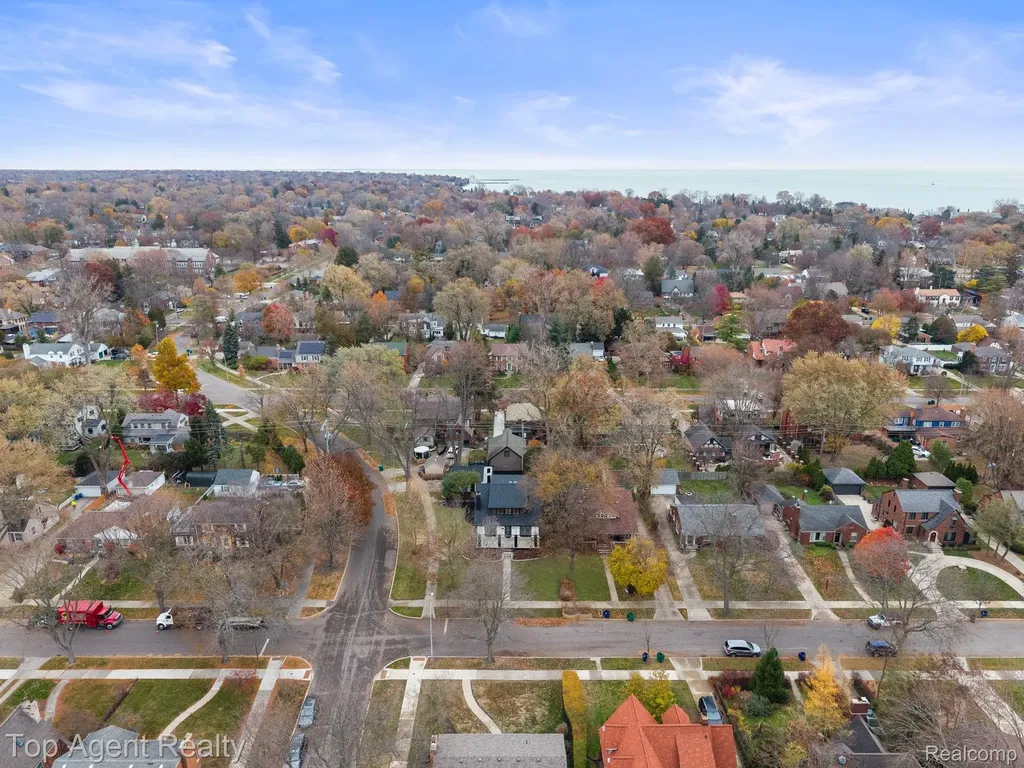 784 Barrington Road Grosse Pointe City MI 48230
