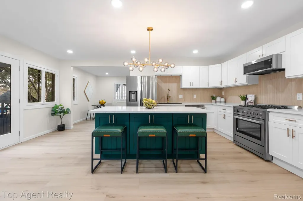 784 Barrington Road Grosse Pointe City MI 48230