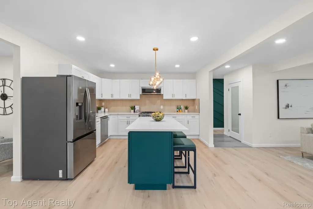 784 Barrington Road Grosse Pointe City MI 48230