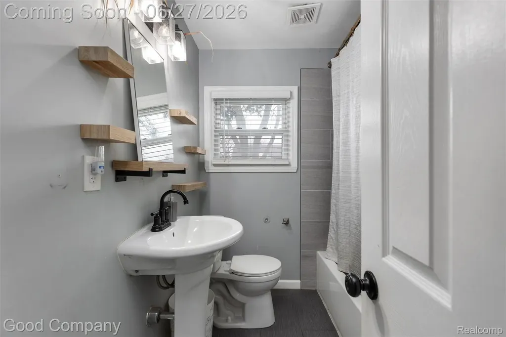 20315 Lancaster Street Harper Woods City MI 48225