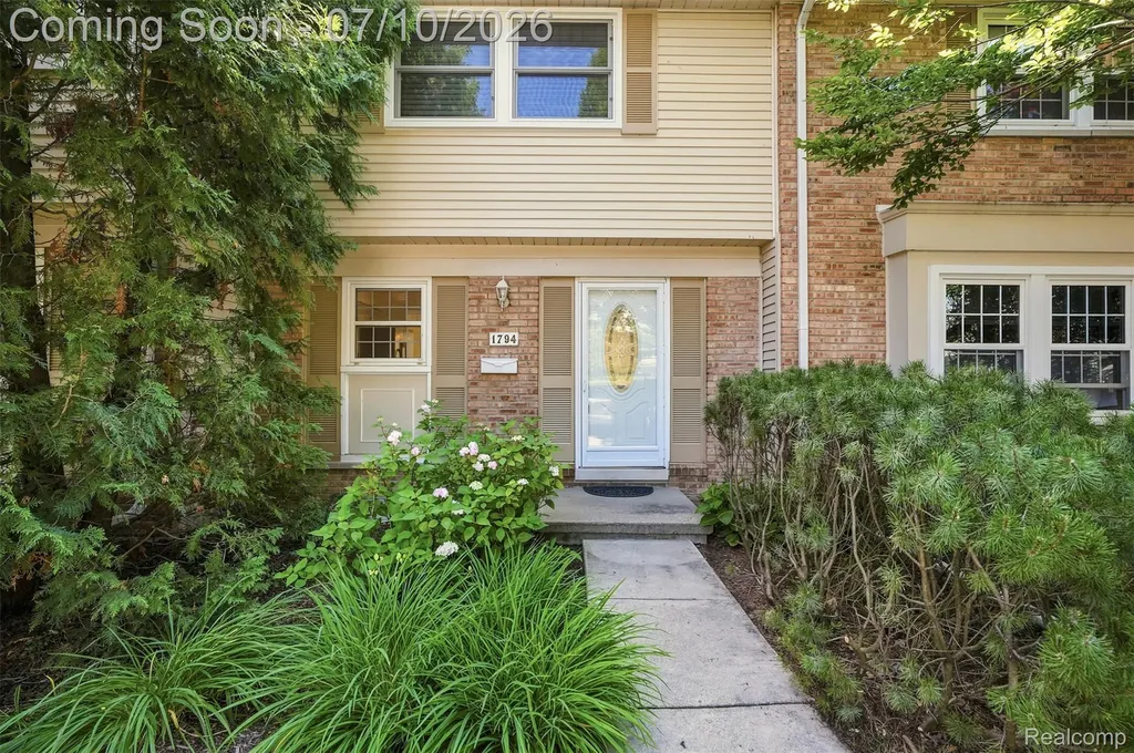 1794 Brentwood Drive Troy City MI 48098