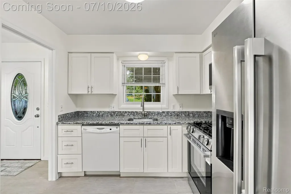 1794 Brentwood Drive Troy City MI 48098