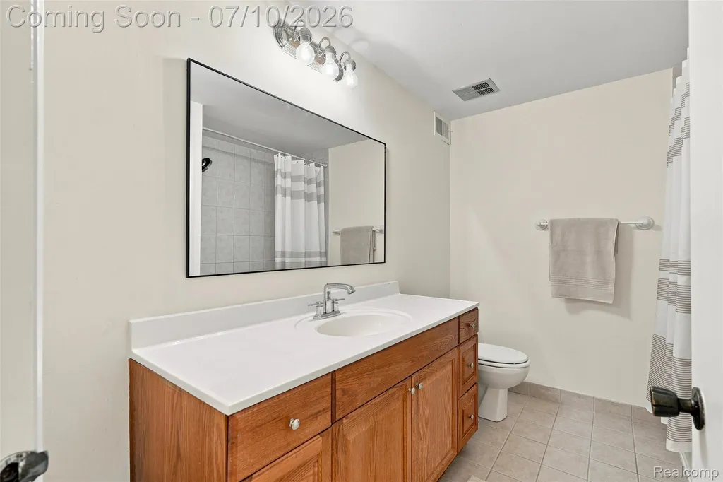 1794 Brentwood Drive Troy City MI 48098