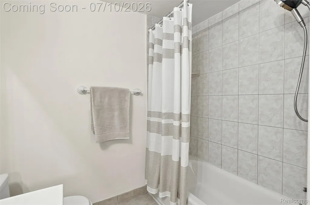 1794 Brentwood Drive Troy City MI 48098