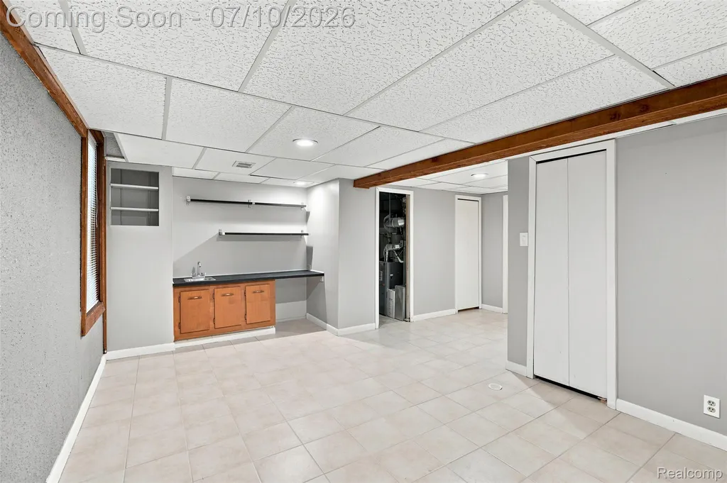 1794 Brentwood Drive Troy City MI 48098