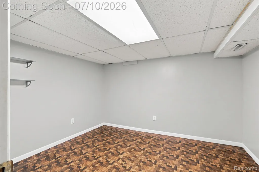 1794 Brentwood Drive Troy City MI 48098