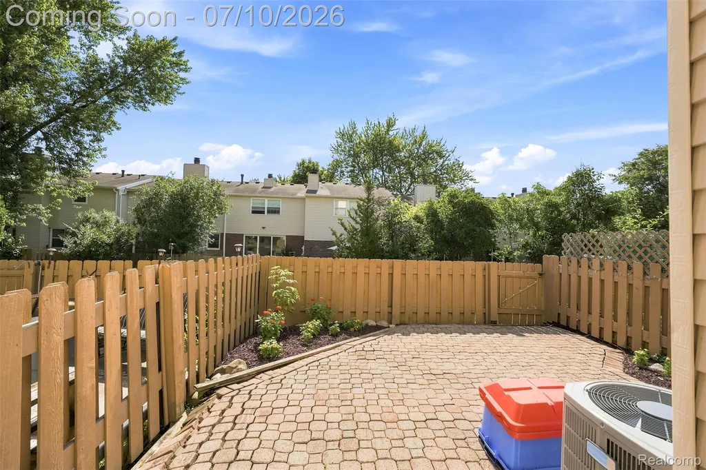 1794 Brentwood Drive Troy City MI 48098