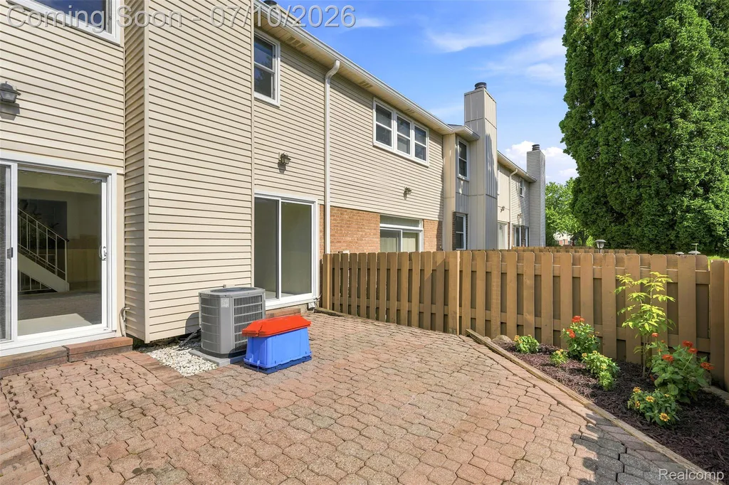 1794 Brentwood Drive Troy City MI 48098
