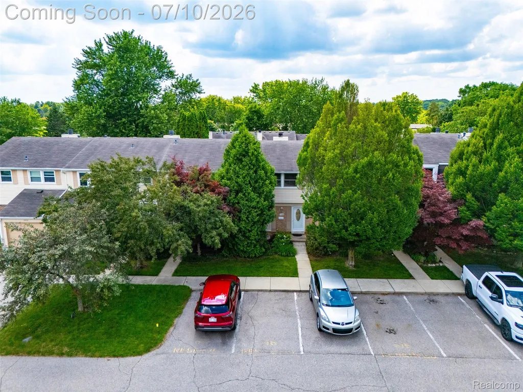1794 Brentwood Drive Troy City MI 48098
