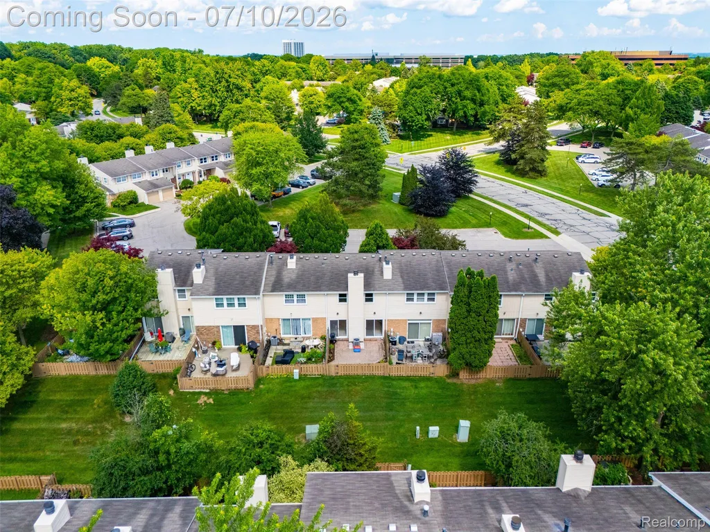 1794 Brentwood Drive Troy City MI 48098