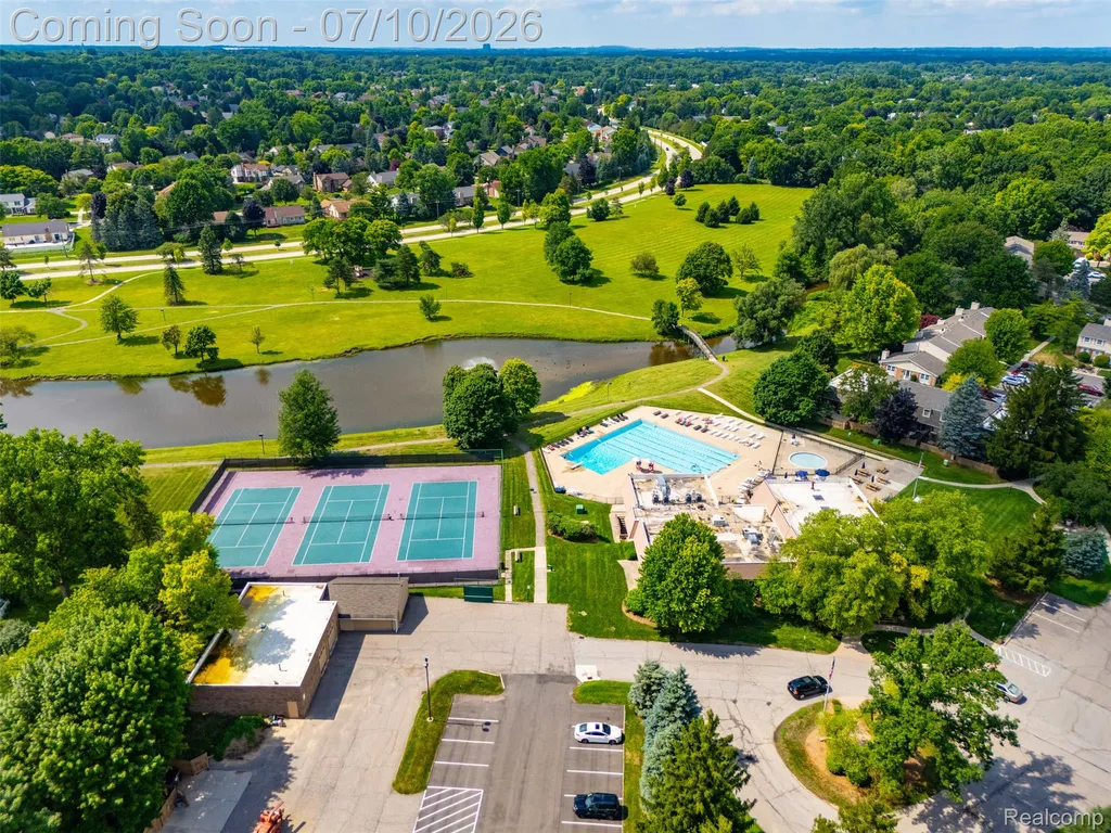 1794 Brentwood Drive Troy City MI 48098