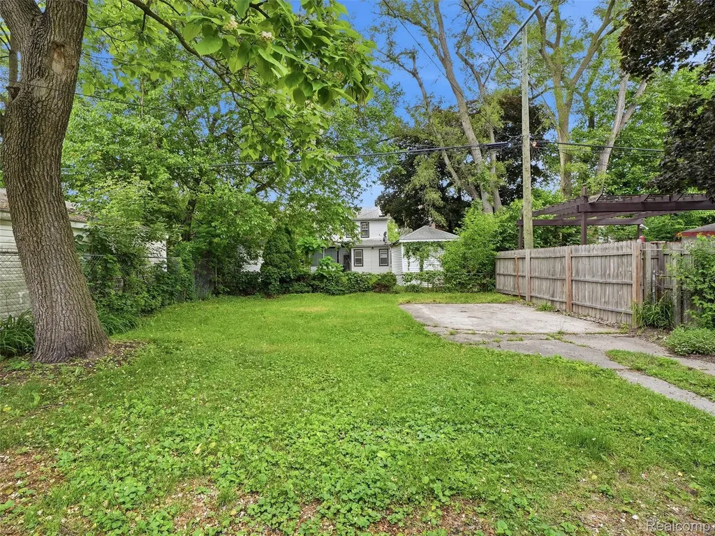16835 Lesure Street Detroit City MI 48235