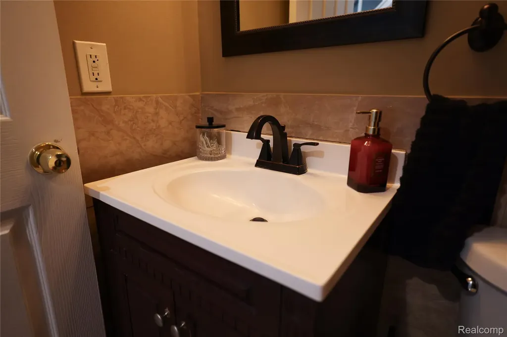 38684 Pinebrook Drive Sterling Heights City MI 48310