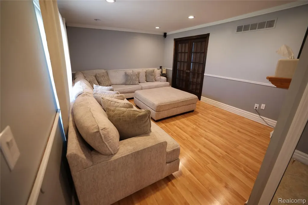 38684 Pinebrook Drive Sterling Heights City MI 48310