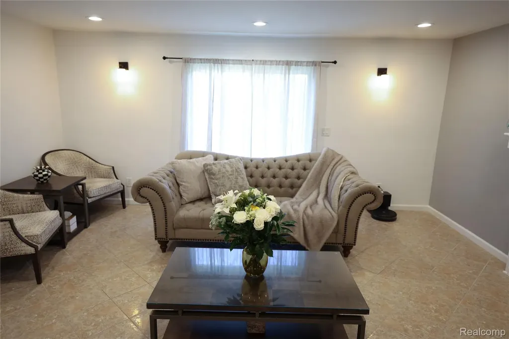 38684 Pinebrook Drive Sterling Heights City MI 48310