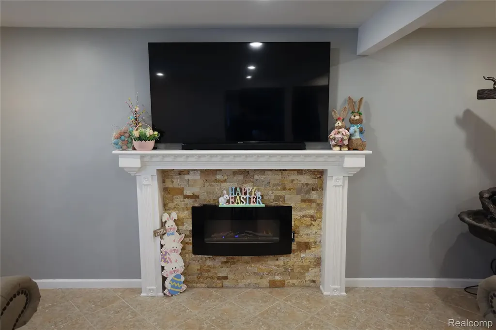38684 Pinebrook Drive Sterling Heights City MI 48310