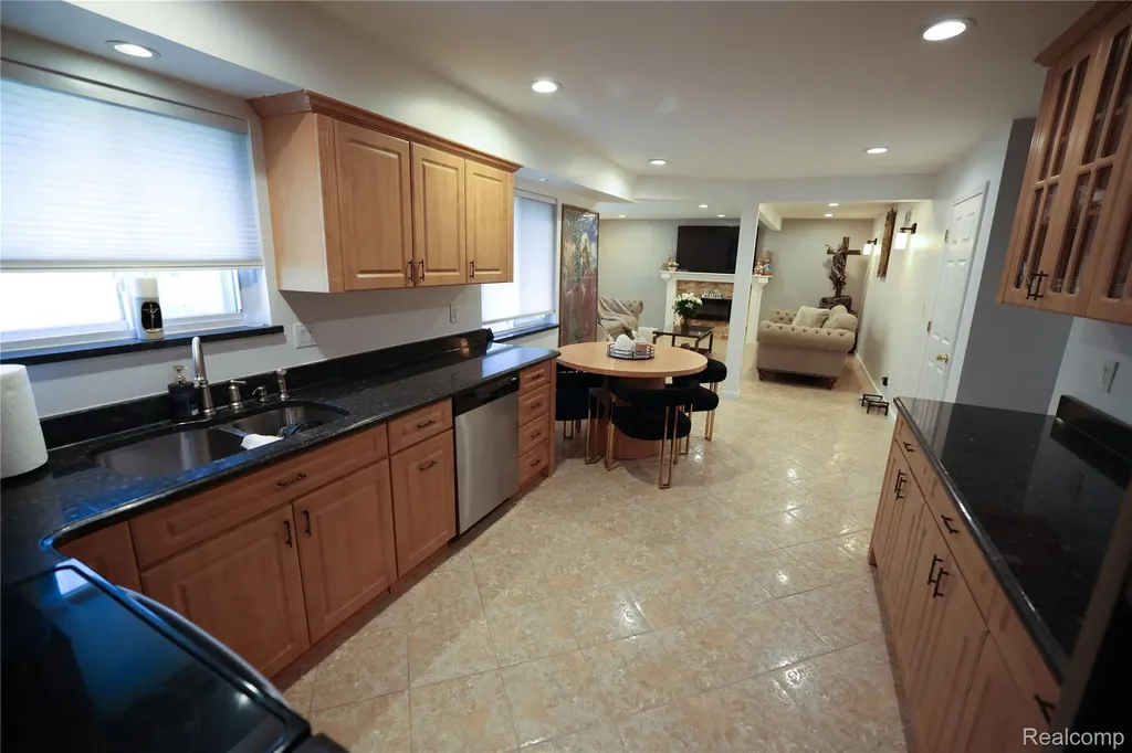 38684 Pinebrook Drive Sterling Heights City MI 48310