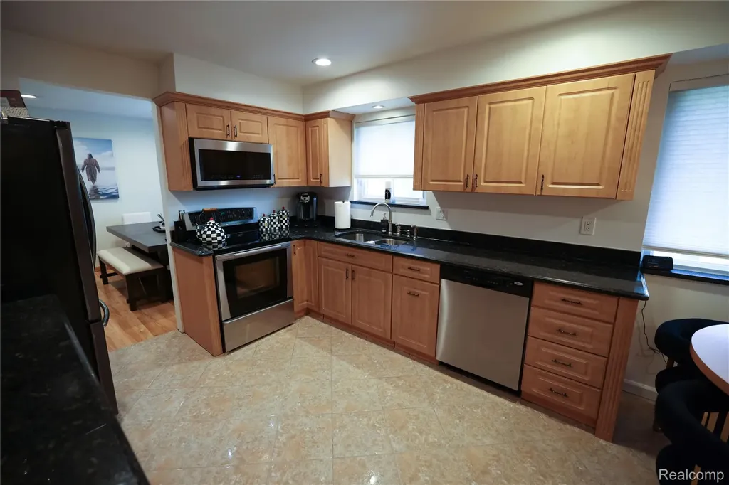 38684 Pinebrook Drive Sterling Heights City MI 48310