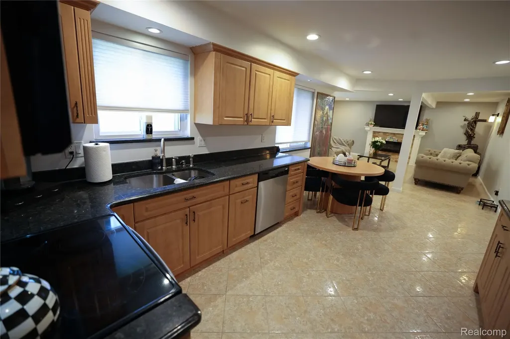 38684 Pinebrook Drive Sterling Heights City MI 48310