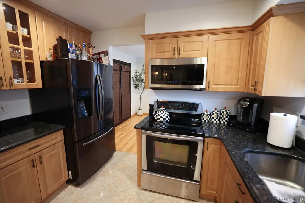 38684 Pinebrook Drive Sterling Heights City MI 48310