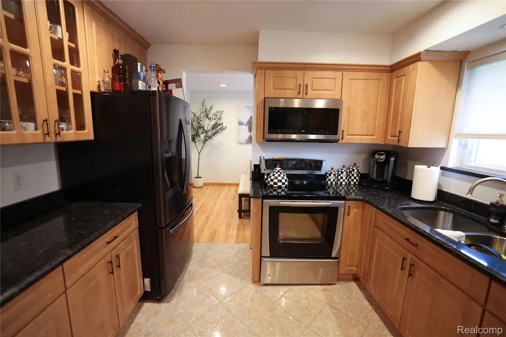 38684 Pinebrook Drive Sterling Heights City MI 48310
