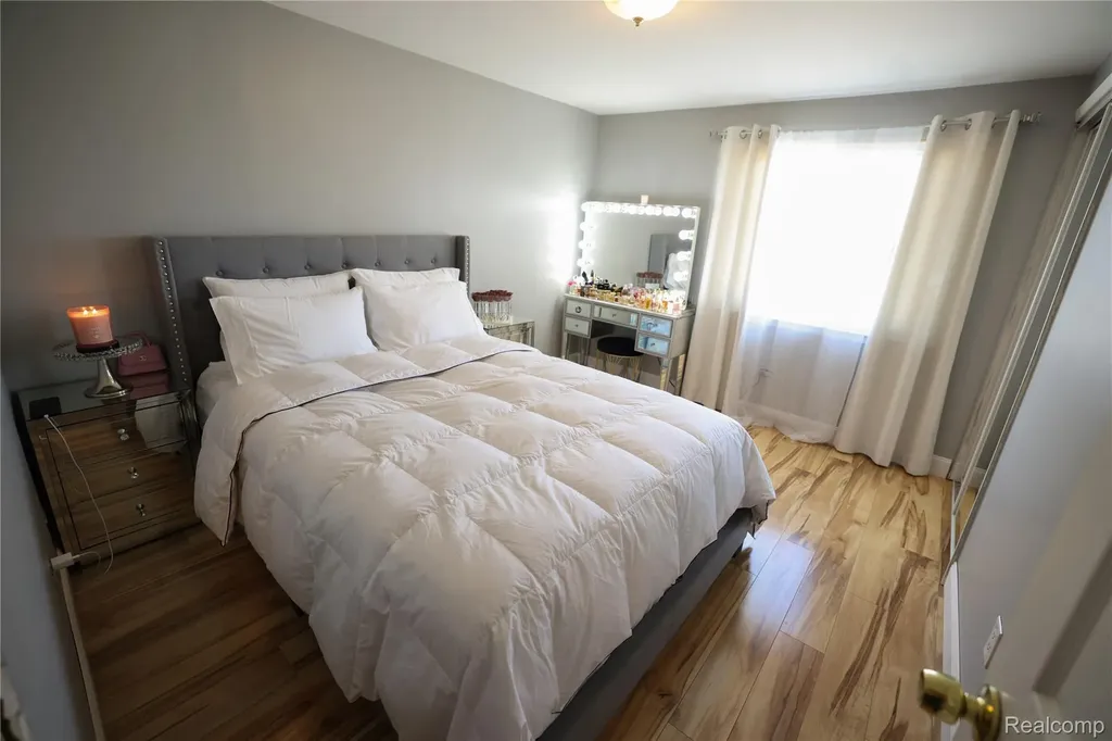 38684 Pinebrook Drive Sterling Heights City MI 48310