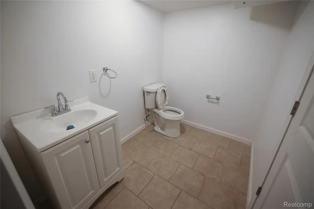 38684 Pinebrook Drive Sterling Heights City MI 48310