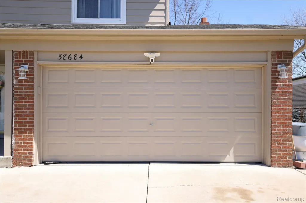 38684 Pinebrook Drive Sterling Heights City MI 48310