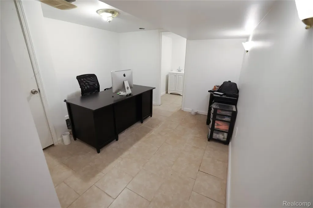 38684 Pinebrook Drive Sterling Heights City MI 48310