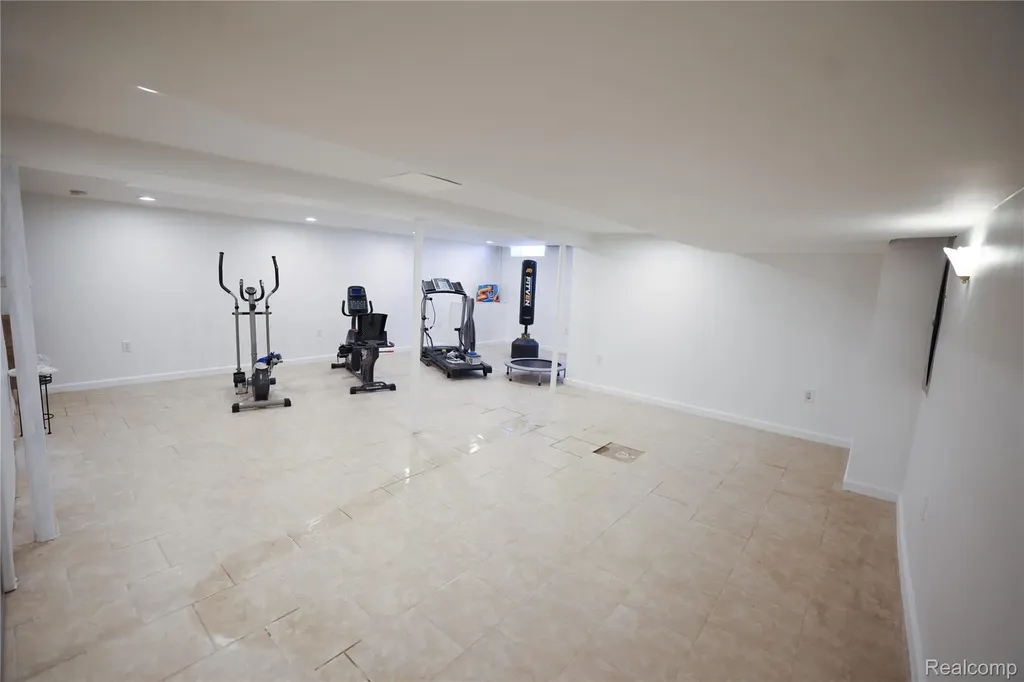 38684 Pinebrook Drive Sterling Heights City MI 48310