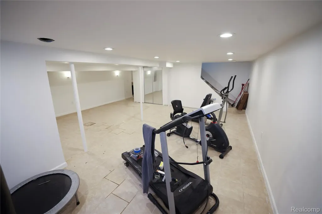 38684 Pinebrook Drive Sterling Heights City MI 48310