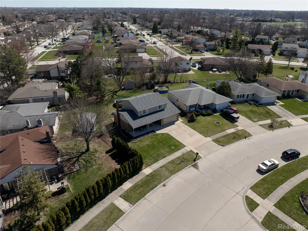 38684 Pinebrook Drive Sterling Heights City MI 48310