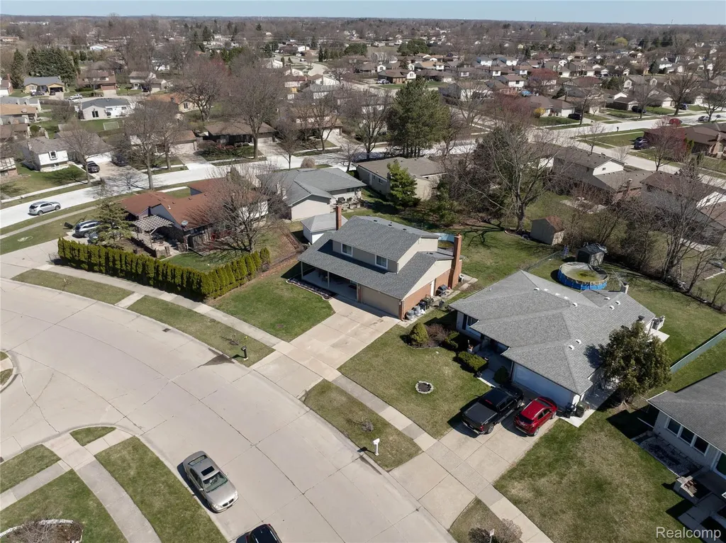 38684 Pinebrook Drive Sterling Heights City MI 48310