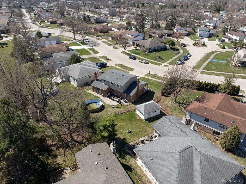 38684 Pinebrook Drive Sterling Heights City MI 48310