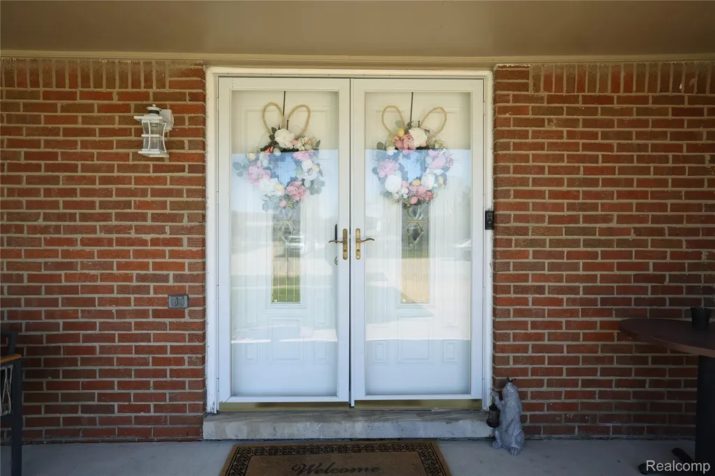 38684 Pinebrook Drive Sterling Heights City MI 48310
