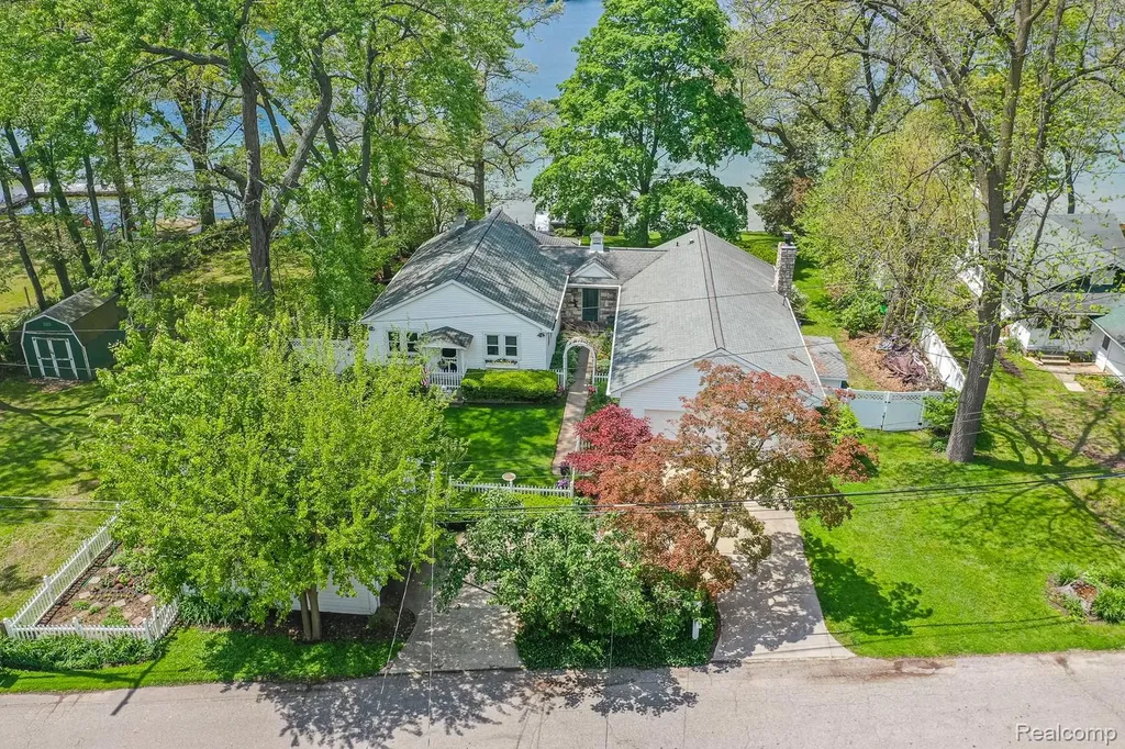 1786 Point Street Commerce Charter Township MI 48382