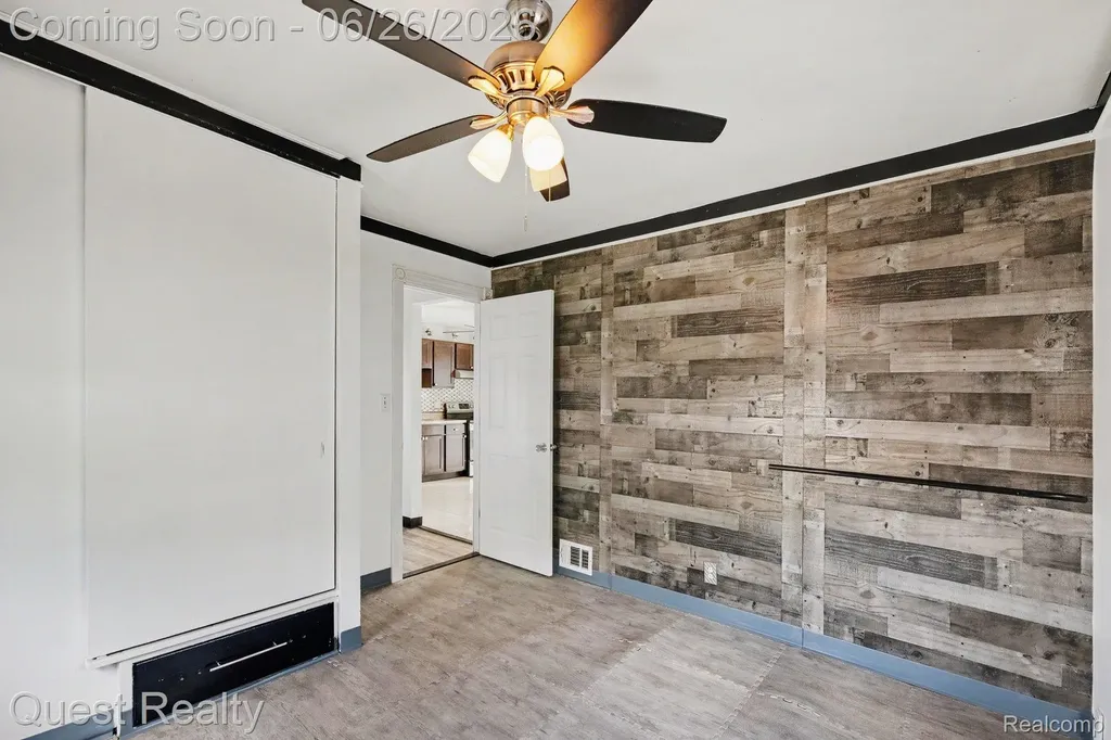 26215 Barnes Street Roseville City MI 48066