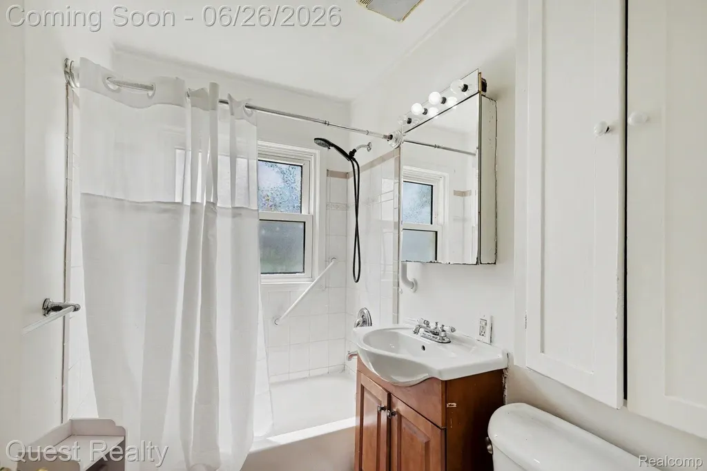 26215 Barnes Street Roseville City MI 48066