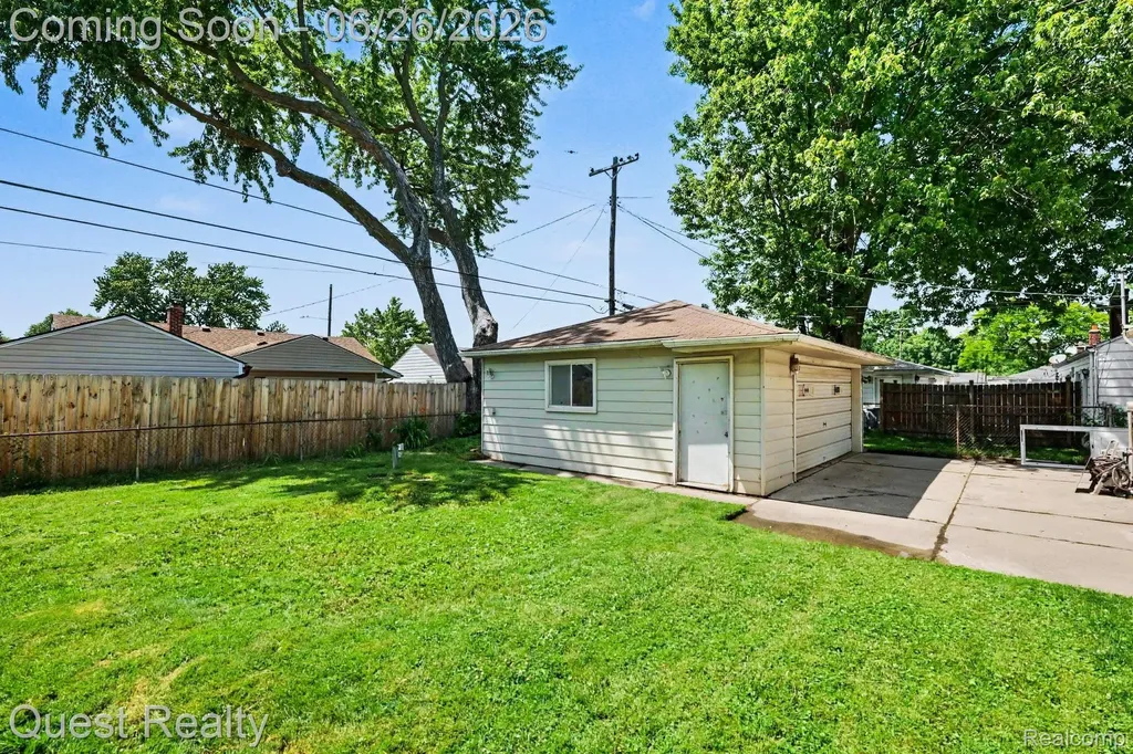 26215 Barnes Street Roseville City MI 48066