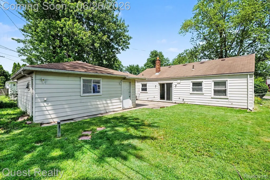 26215 Barnes Street Roseville City MI 48066